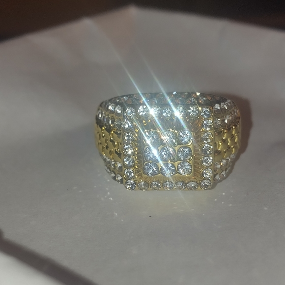 Gold plated Rhinestone Statement Ring - Picture 2 of 8